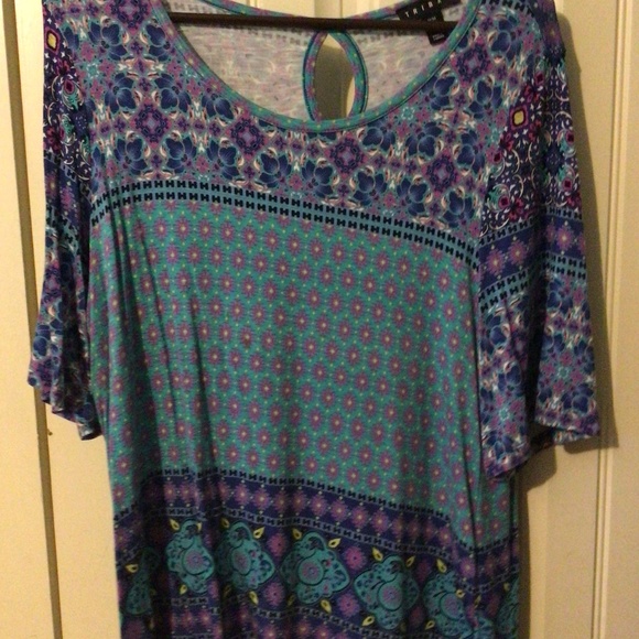 Women’s Top - Picture 1 of 3